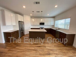225 W Tyler Ave in Visalia, CA - Building Photo - Building Photo