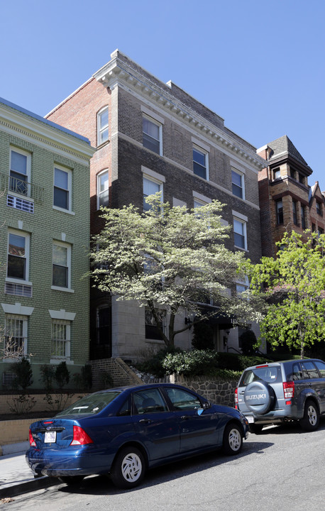 1820 California St NW in Washington, DC - Building Photo