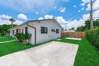 2015 Wilkins Ave in West Palm Beach, FL - Foto de edificio - Building Photo