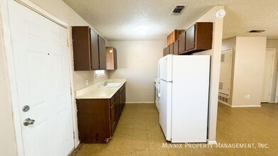 631 S Crosby St in Crosbyton, TX - Foto de edificio - Building Photo