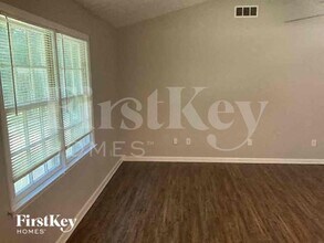 135 Lazy Hollow Ln in Covington, GA - Foto de edificio - Building Photo