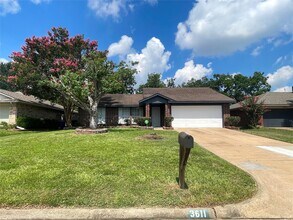 3611 Shadow Trail in Houston, TX - Building Photo - Building Photo