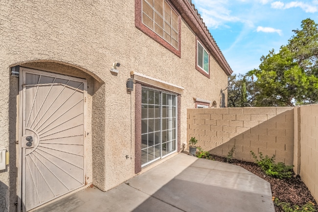 2600 Twin Pines Ave in Henderson, NV - Building Photo - Building Photo