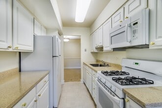 PeachTree of McLean Apartments in Falls Church, VA - Building Photo - Building Photo