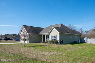 103 Prelude Dr in Richlands, NC - Building Photo - Building Photo