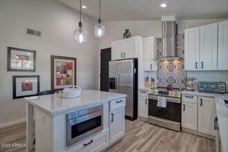 5519 N 71st Pl in Paradise Valley, AZ - Building Photo - Building Photo
