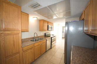 207 Periwinkle Rd in Venice, FL - Building Photo - Building Photo