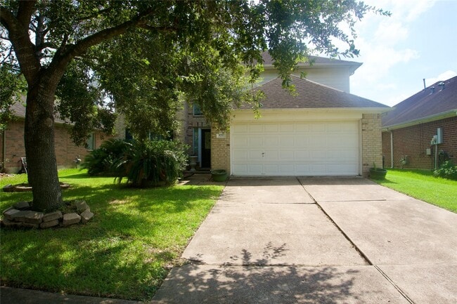 5717 Montclair Hill Ln in Rosharon, TX - Building Photo - Building Photo