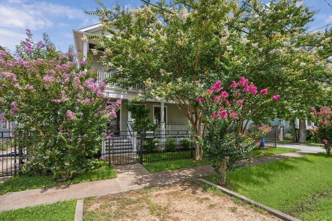 2410 Rutland St in Houston, TX - Building Photo - Building Photo