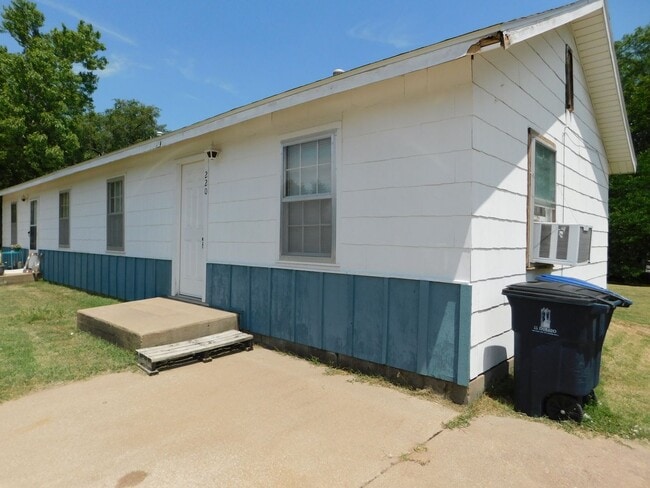 220 Ohio St in El Dorado, KS - Building Photo - Building Photo