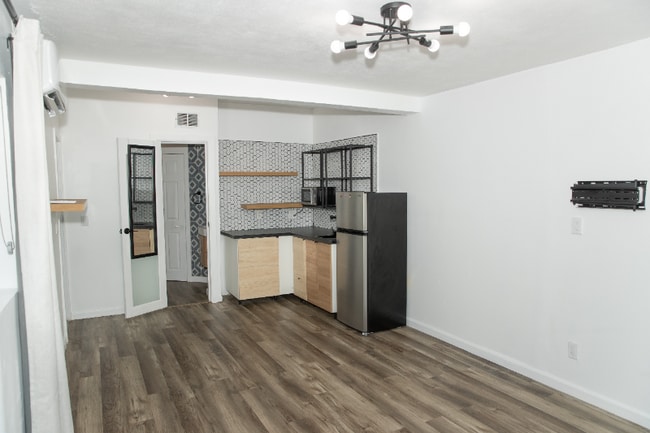 property at 903 N Golf Dr