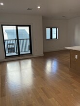 97 Addison St, Unit 204 in Boston, MA - Building Photo - Building Photo