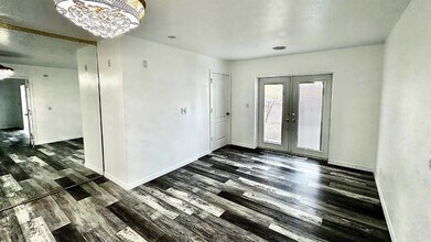 546 SE 5th Ave in Cape Coral, FL - Building Photo - Building Photo