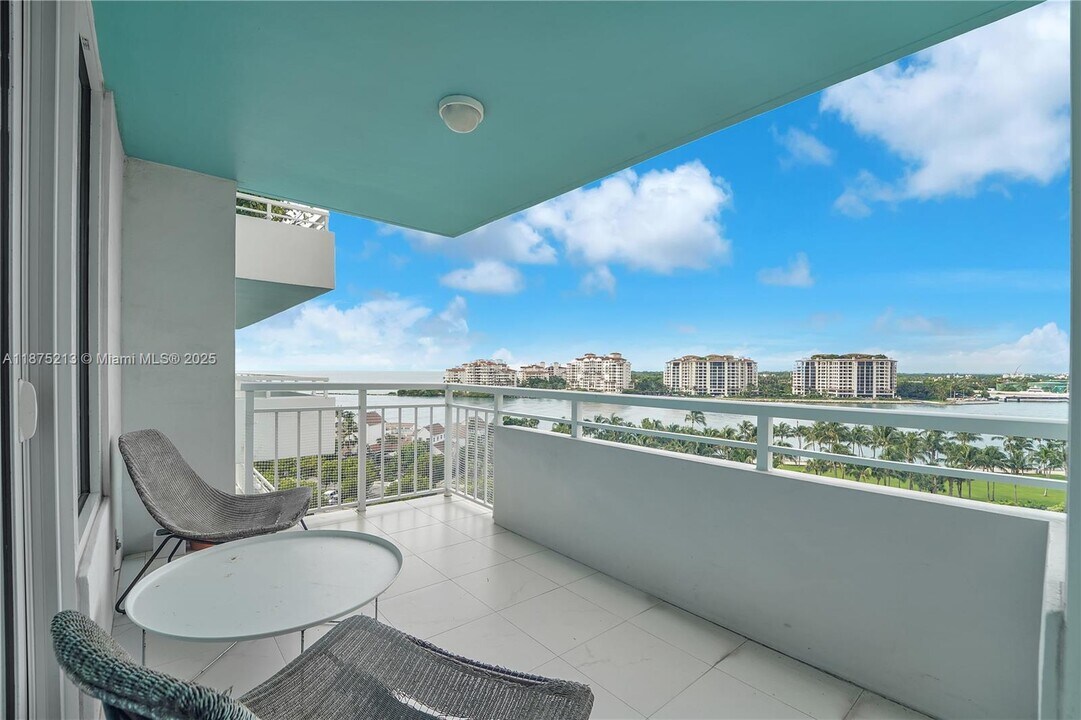 400 South Pointe Dr in Miami Beach, FL - Building Photo
