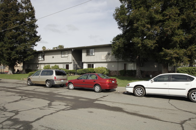 Villa Capri Apartments in Sacramento, CA - Building Photo - Building Photo