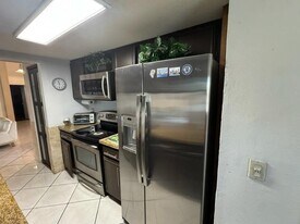 2560 Azalea Ave in Miramar, FL - Building Photo