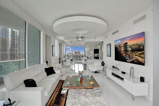 900 Biscayne Blvd in Miami, FL - Building Photo