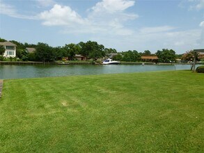 18511 Egret Bay Blvd, Unit 304 in Houston, TX - Building Photo - Building Photo