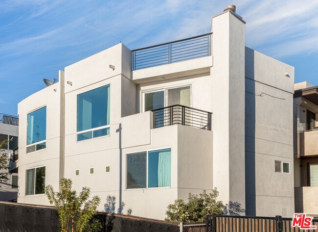 property at 318 26th St