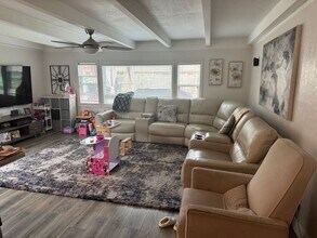 10044 Burrock Dr in Santee, CA - Foto de edificio - Building Photo