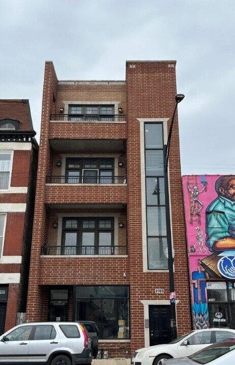1918 W Cermak Rd in Chicago, IL - Building Photo