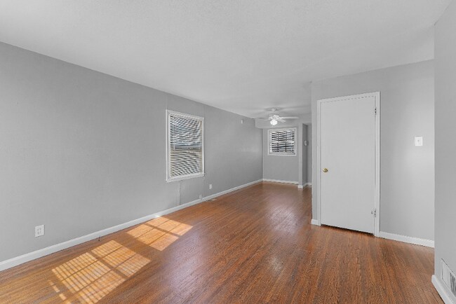 417 Caithness Rd in St. Louis, MO - Building Photo - Building Photo