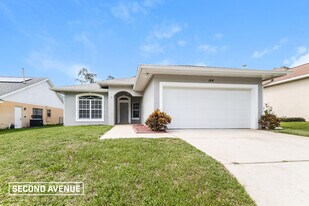 144 Lake Daisy Terrace in Winter Haven, FL - Building Photo