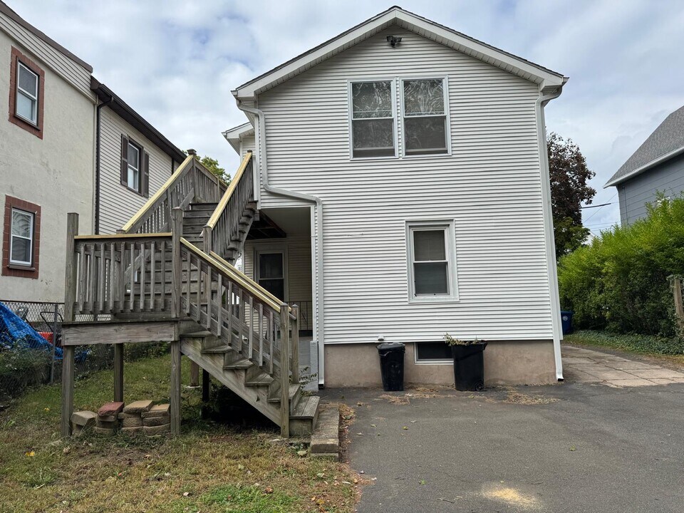 14 Court St, Unit 1 in West Haven, CT - Building Photo