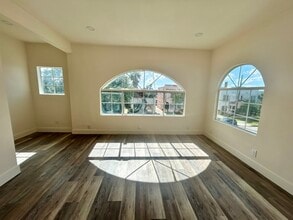 4043 1/2 W 21st St, Unit 4043  half in Los Angeles, CA - Building Photo - Building Photo