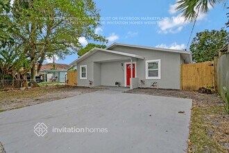 2746 Oklahoma St in West Palm Beach, FL - Foto de edificio - Building Photo
