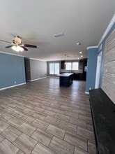 1124 Schneider Rd in Seguin, TX - Building Photo - Building Photo
