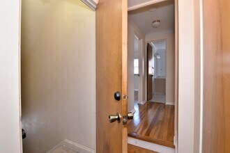 2025 Riverside Dr in Lakewood, OH - Foto de edificio - Building Photo