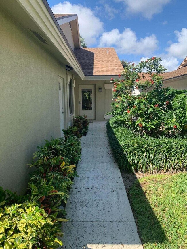 204 Cape Pointe Cir in Jupiter, FL - Building Photo - Building Photo