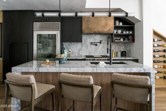 4747 N Scottsdale Rd in Scottsdale, AZ - Building Photo - Building Photo