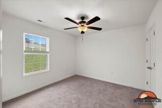 186 Redwood Dr in Pembroke, VA - Building Photo - Building Photo