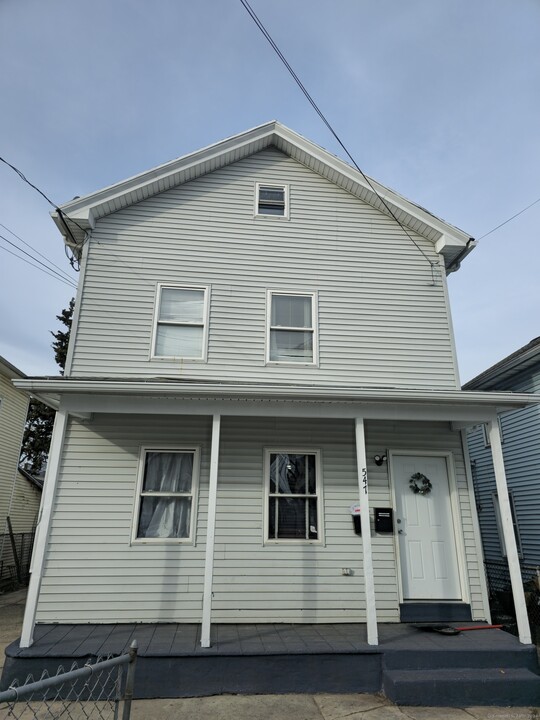 547 Harral Ave in Bridgeport, CT - Building Photo