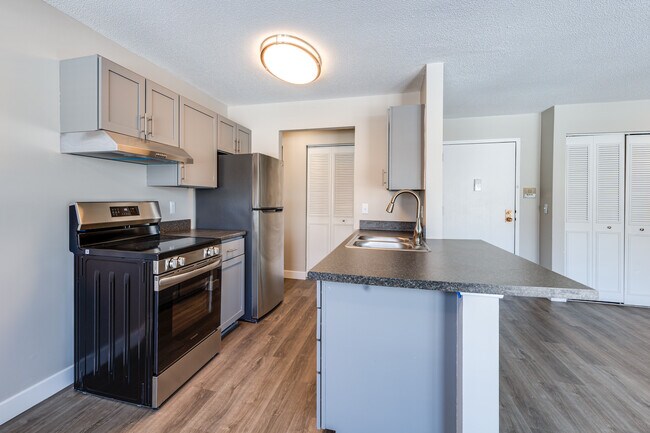 7th Avenue Apartments in North St. Paul, MN - Building Photo - Interior Photo