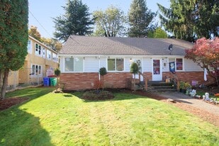 4756-4760 N Vanderbilt St in Portland, OR - Building Photo