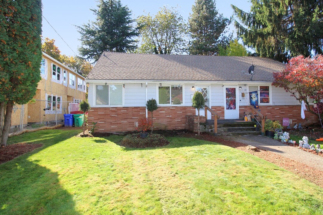 4756-4760 N Vanderbilt St in Portland, OR - Foto de edificio