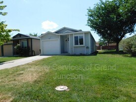 493 Green Acres St in Clifton, CO - Building Photo