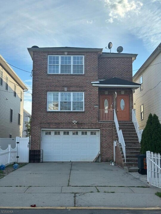 1028 Lafayette St in Elizabeth, NJ - Foto de edificio