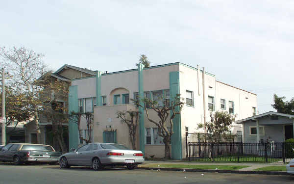 1122 Gladys Ave in Long Beach, CA - Foto de edificio - Building Photo