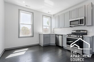 2806 N Mozart St, Unit 2R in Chicago, IL - Foto de edificio - Building Photo