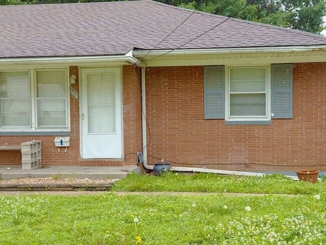 property at 1021-1021 S Appleton Ave