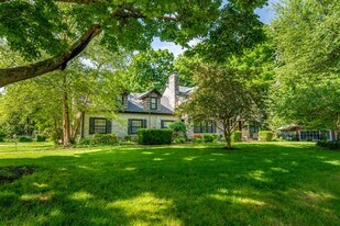 918 E Portland St in Springfield, MO - Building Photo