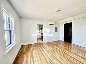 2305 Grand Ave in Des Moines, IA - Building Photo - Building Photo