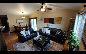 2525 Lake Ct in Altoona, WI - Foto de edificio - Building Photo