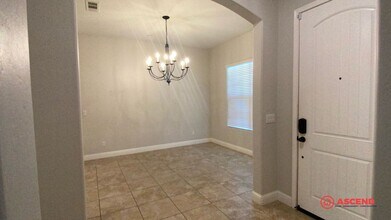 9403 Rancho Viejo Dr in Bakersfield, CA - Building Photo - Building Photo