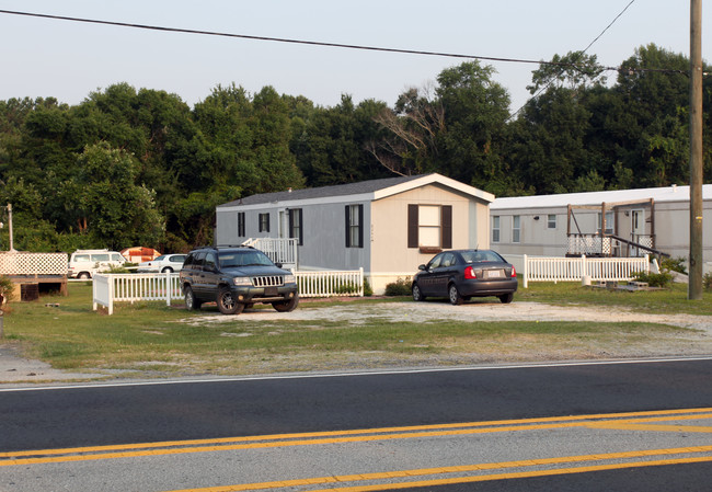 8047 River Rd SE in Southport, NC - Building Photo - Building Photo