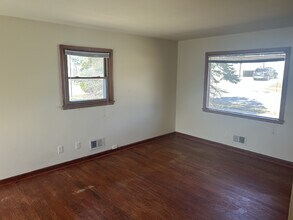 8101 W Warnimont Ave in Milwaukee, WI - Building Photo - Building Photo